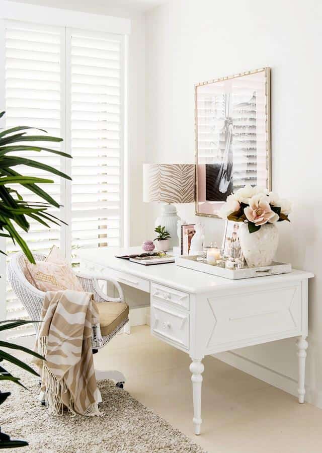 Office Inspiration - An Unblurred Lady