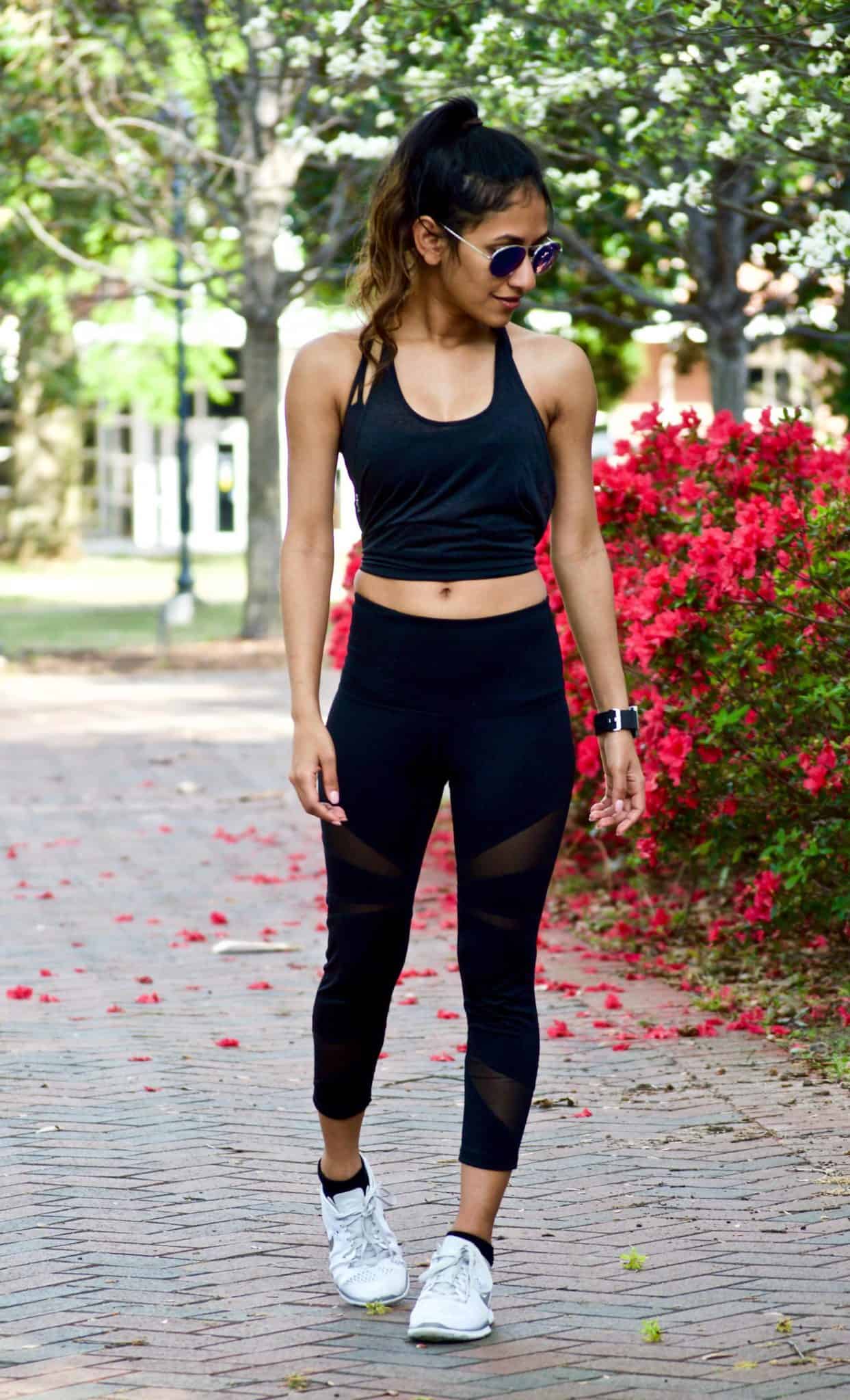black-workout-outfit-an-unblurred-lady