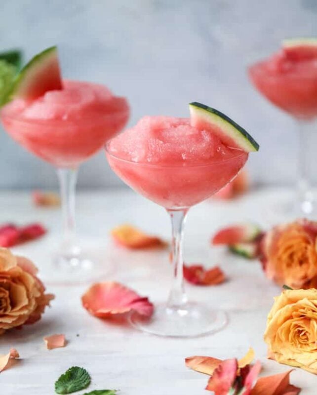 15 Frozen Cocktail Recipes to Cool off With An Unblurred Lady